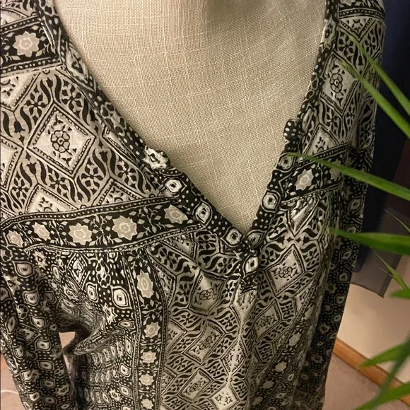 Lucky Brand Black and White Geometric Blouse - Picture 5 of 5